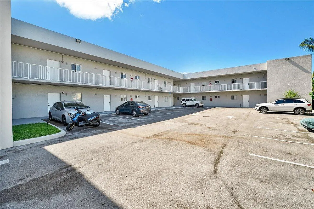 1 bed, 1.0 bath, 10578 sqft, $2,000 — Photo 3