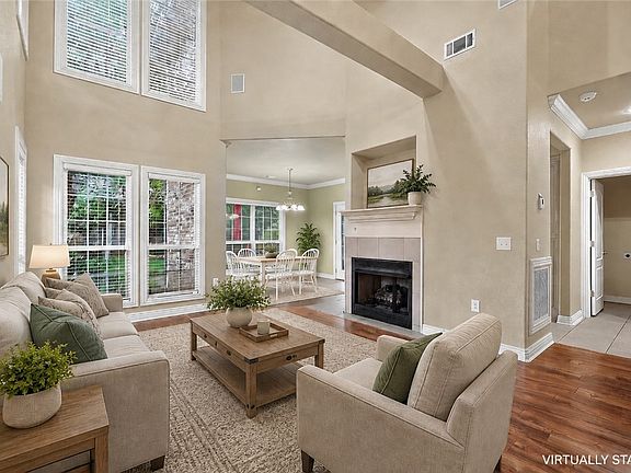 2nd image of 2572 E Turtle Creek Dr