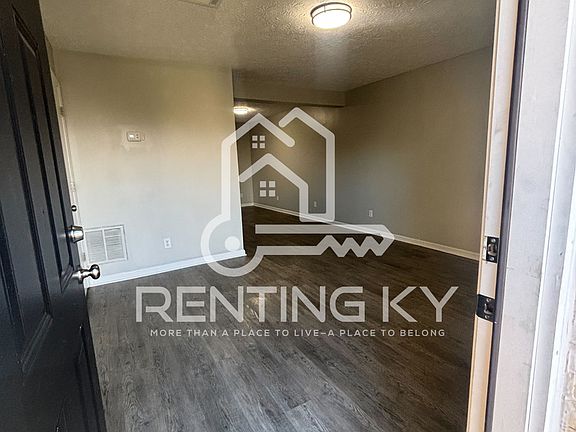 2nd image of 1661 Foxhaven Dr #4