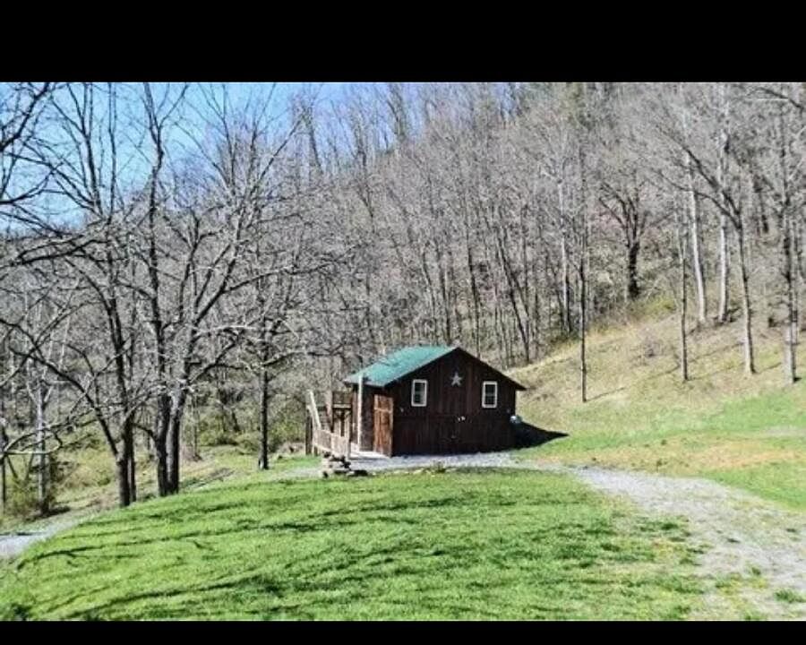 2nd image of 568 Meadows Mountain Rd