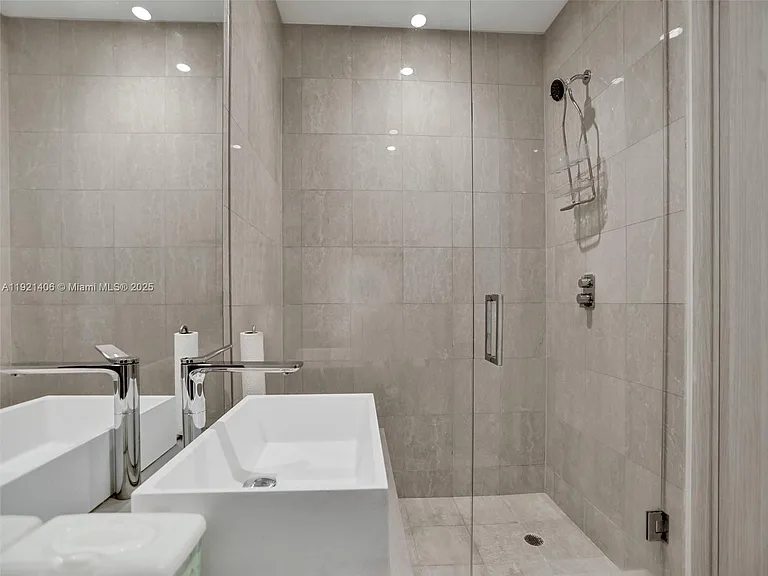1000 Brickell Plz #Penthouse 5103 — Photo 29