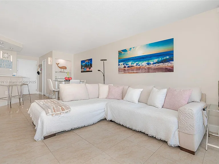 6917 Collins Ave #511 — Photo 3