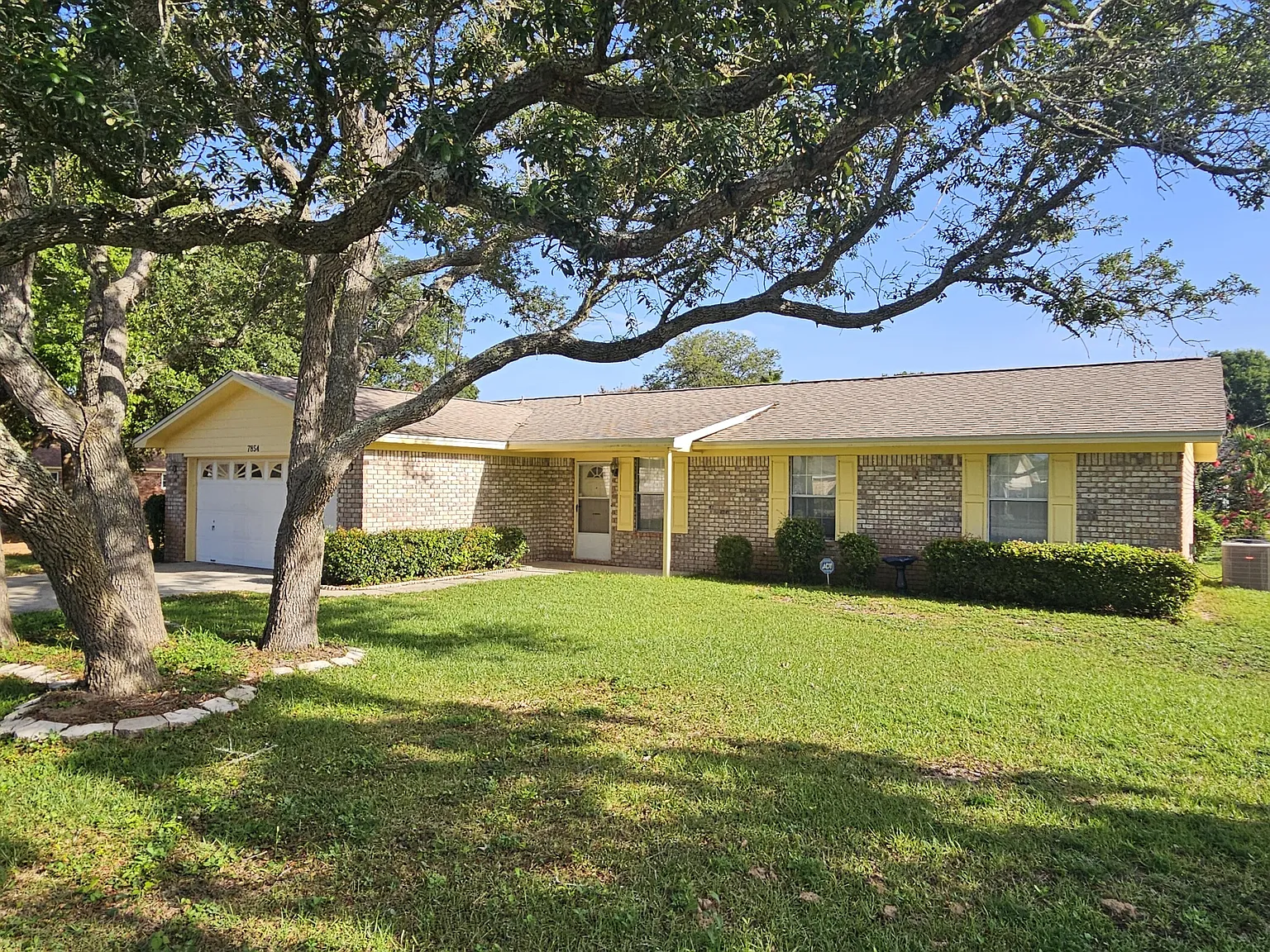 3 bed, 2.0 bath, 1606 sqft, $1,900 — Photo 4
