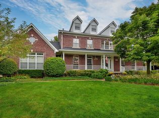 871 Deerpath Ct, Wheaton, IL 60189