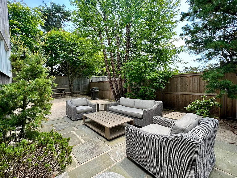 79 Maidstone Dr — Photo 13
