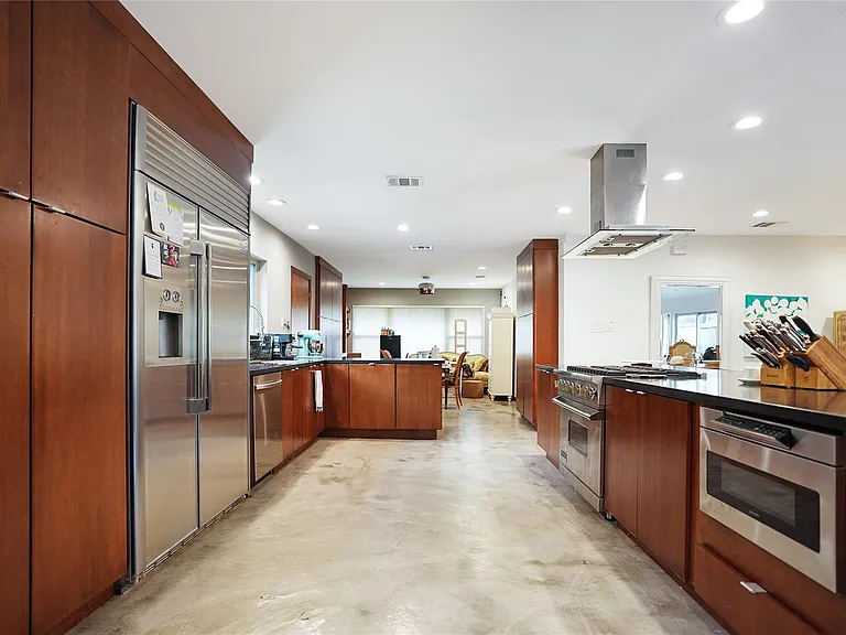 5643 Terwilliger Way — Photo 6