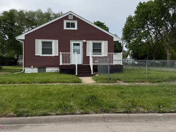 233 Oliver St, Waterloo, IA 50703