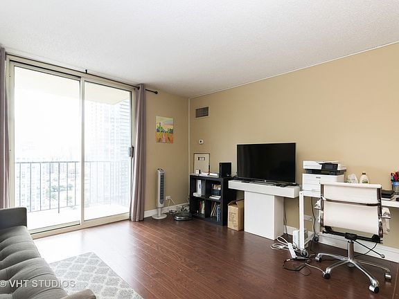2nd image of 1212 N Lasalle St #2005