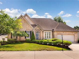 4 River Side Dr, Rocky River, OH 44116