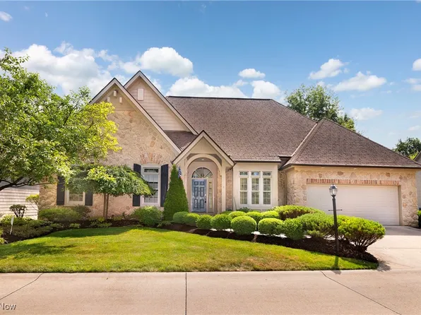 4 River Side Dr, Rocky River, OH 44116