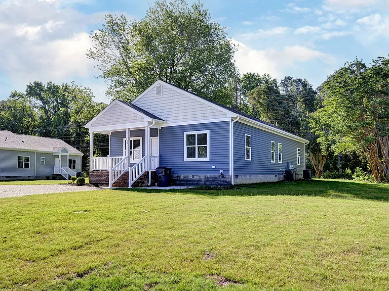 102 Magruder Ave — Photo 1