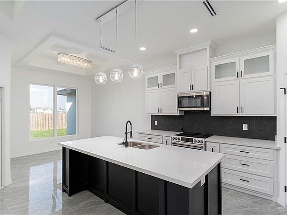 4th image of 801 Helen Ave