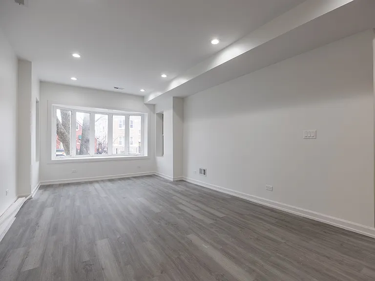 1016 N Hamlin Ave — Photo 7