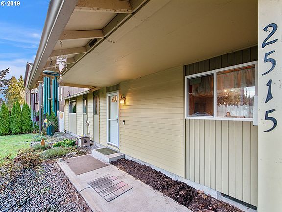 2nd image of 2515 NE 125th St