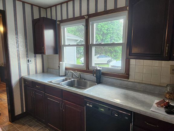 5th image of 216 Pauline Ave