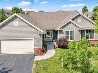 1820 Misty Ridge Ln, Grafton, WI 53024