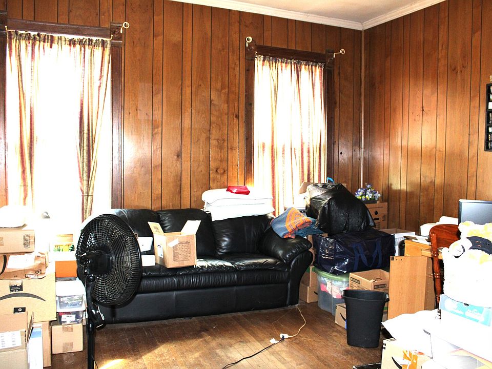 19th image of 304 S Maple St