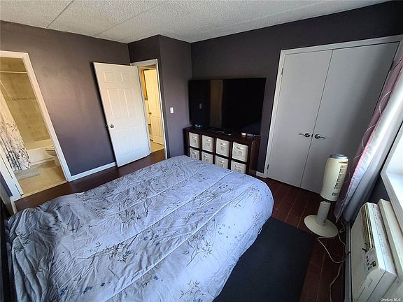 5th image of 4128 71st St APT 1C