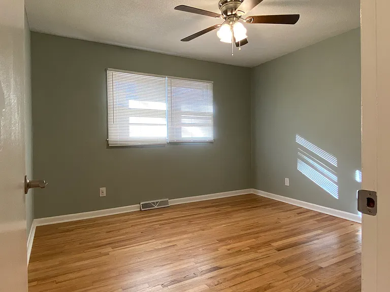105 Park Ln — Photo 13