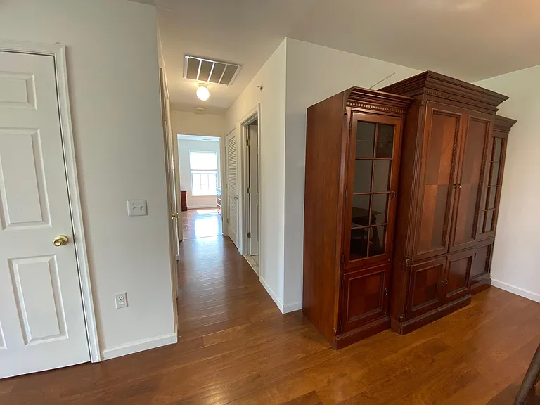 121 Chariot Ct — Photo 4