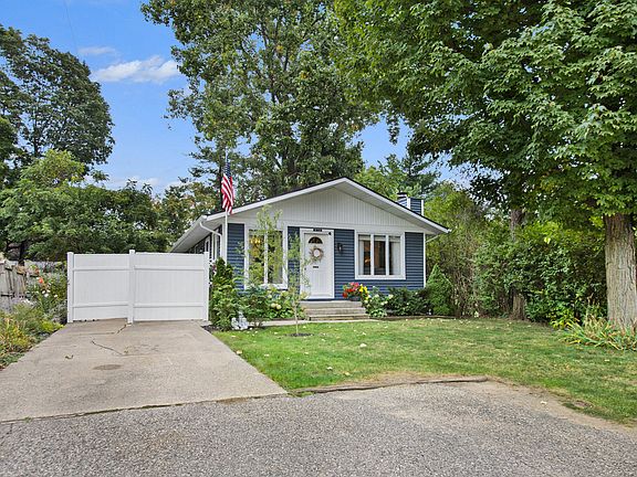 2nd image of 838 Delray Ave SE
