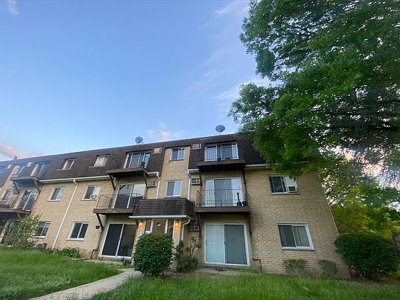 2nd image of 90-92 Olesen Dr #101