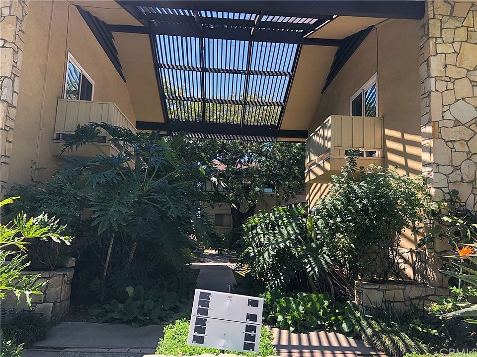 1st image of 385 Cliff Dr APT 10