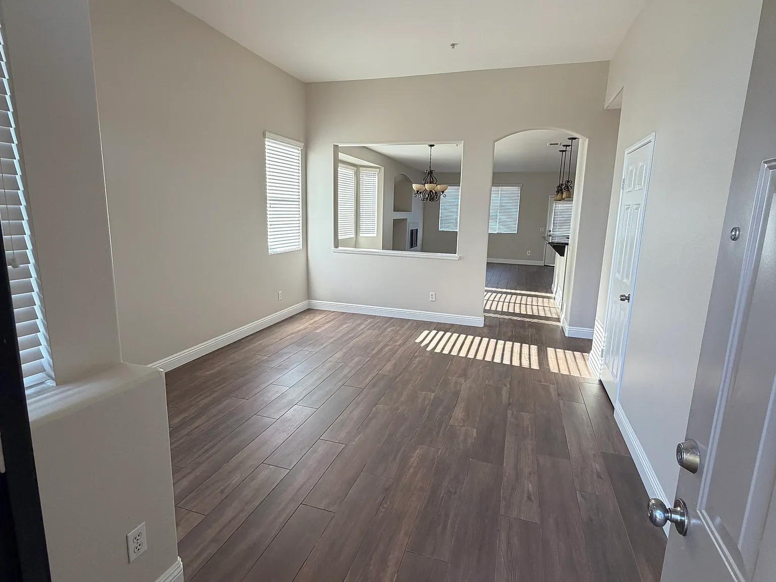 4 bed, 1837 sqft, $3,200 — Photo 2