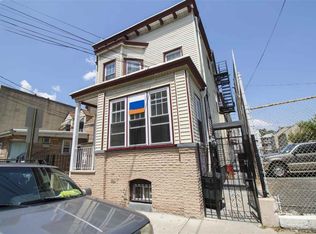 318 40th St, Union City, NJ 07087