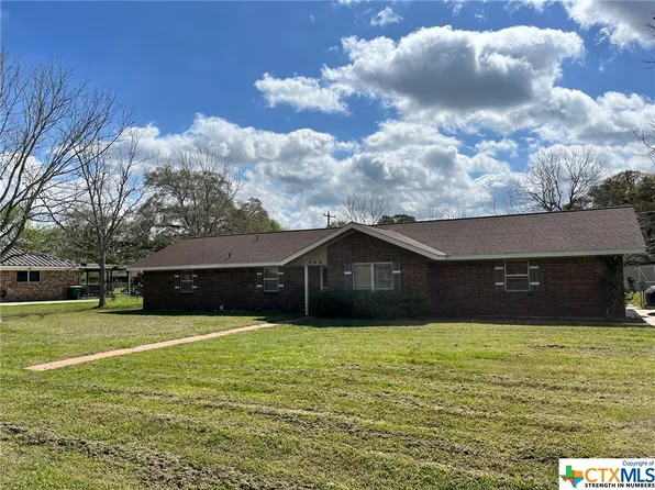 404 Simpson Rd, Victoria, TX 77904