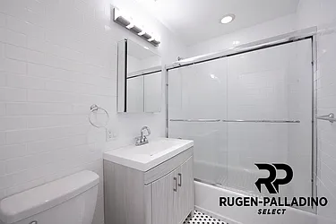 Rented by R New York