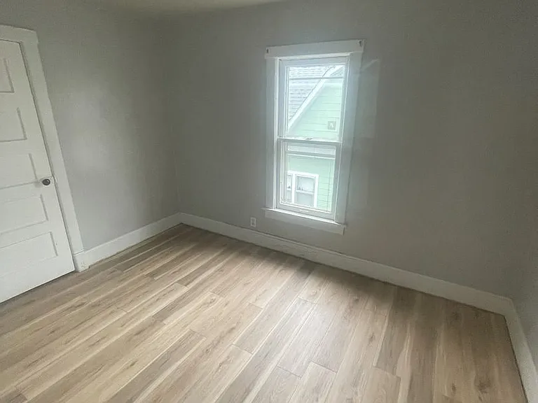 915 Forest Ave — Photo 8