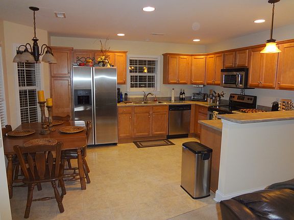 4th image of 1007 Sweet Bay Cir