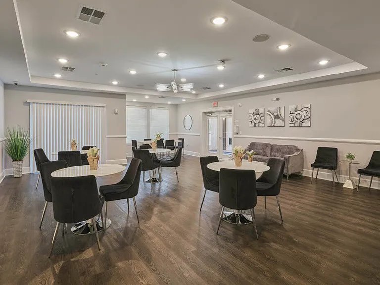 Pearl Pointe Apartments — Photo 19