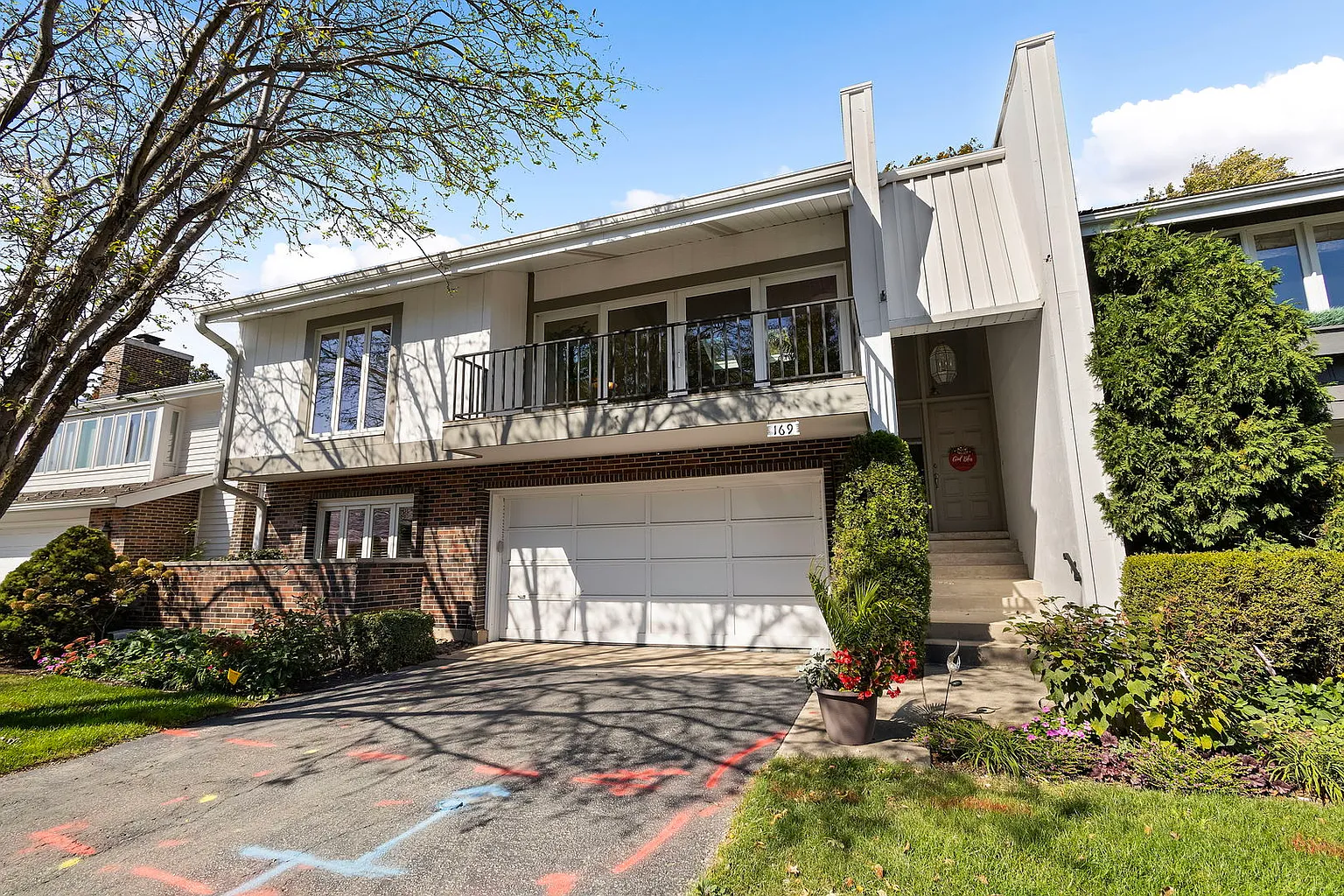 169 Briarwood N photo 1