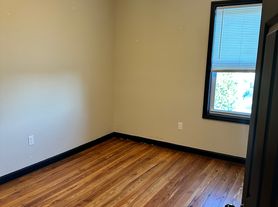62 Woodlawn St, New Bedford, MA