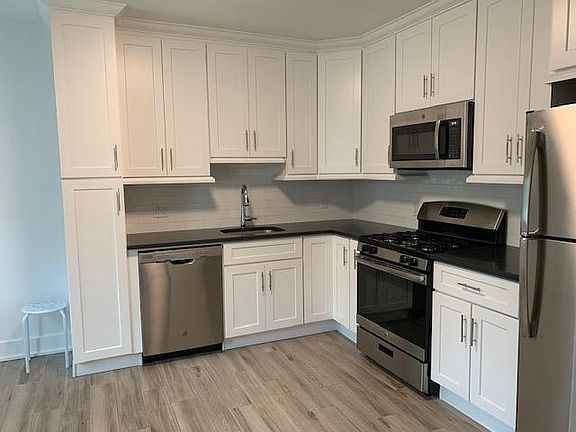 Enjoy a Modern Kitchen w/Plenty of Cabinetry