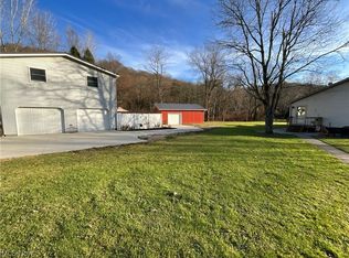 3899 Valley Ln SW, New Philadelphia, OH 44663