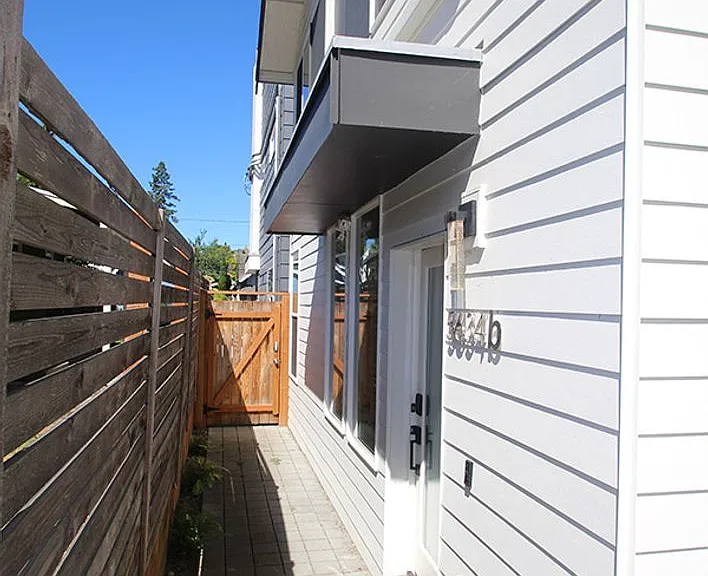 5634 Brooklyn Ave NE #B — Photo 2