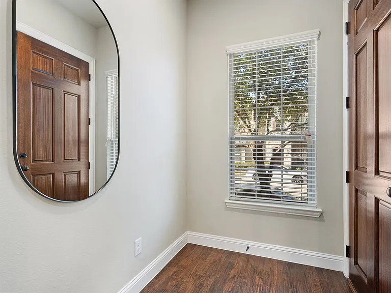 857 Dartford Dr — Photo 2
