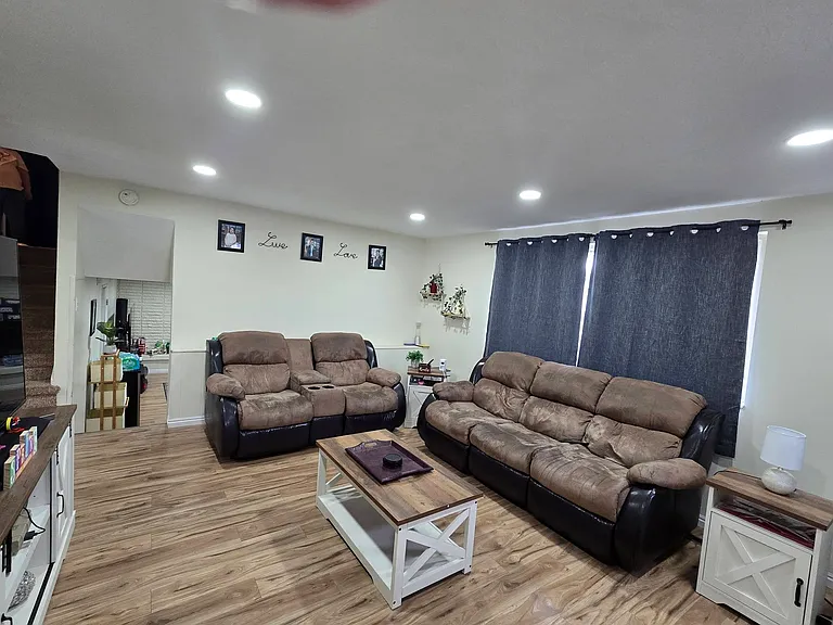 1593 W Manzanita Dr — Photo 2