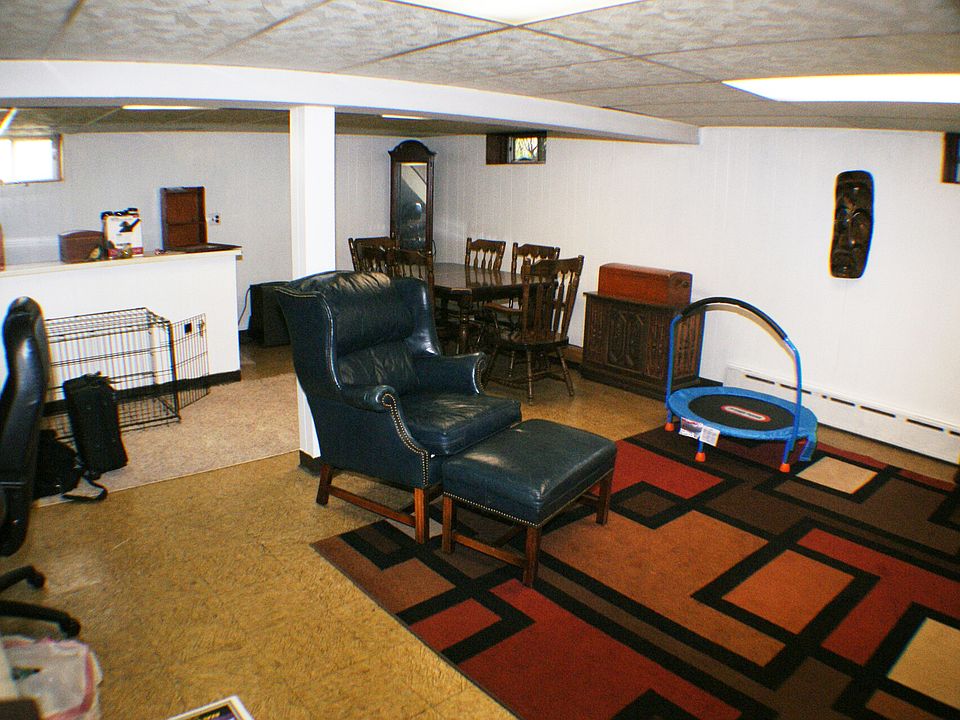 2nd image of 140 E Spring St