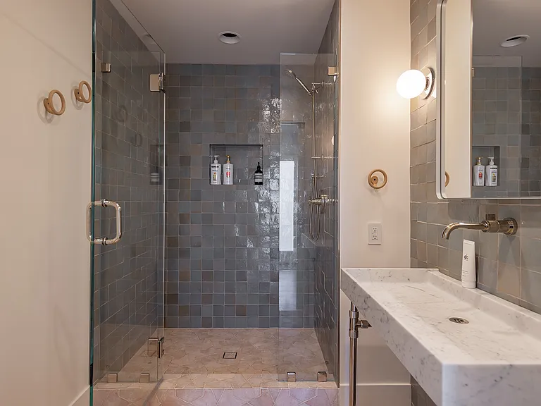 2735 Grand Ave — Photo 23