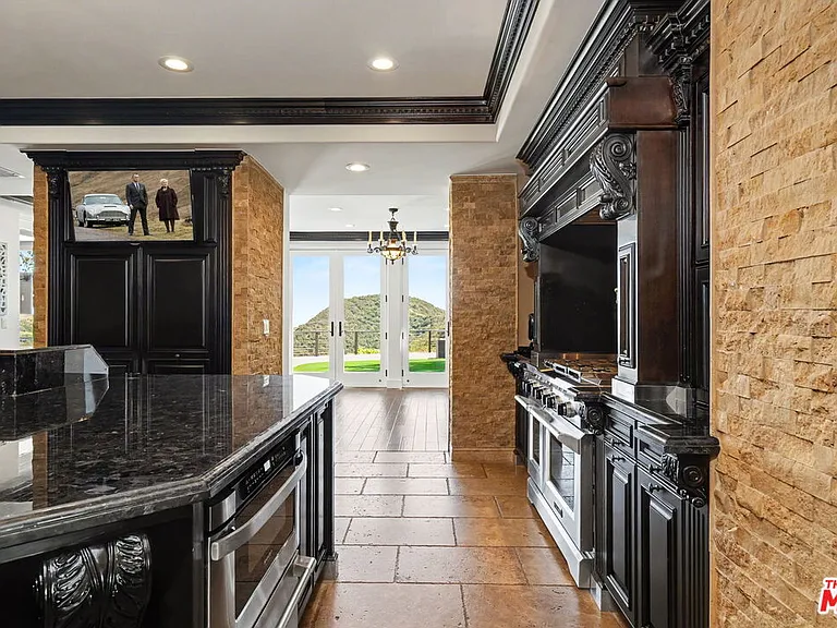 12608 Promontory Rd — Photo 17