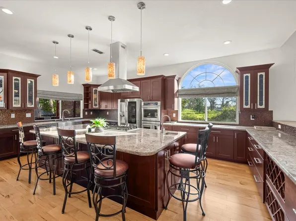 4800 Runway Dr, Fair Oaks, CA 95628