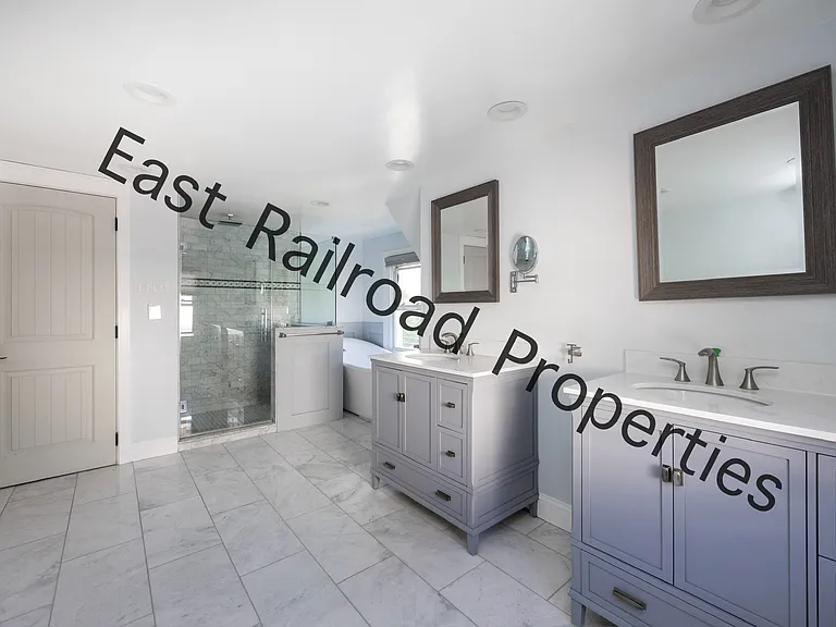 E Railroad Ave — Photo 25