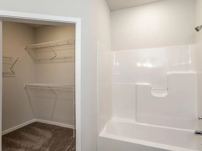 2135 Edgewood Dr — Photo 9