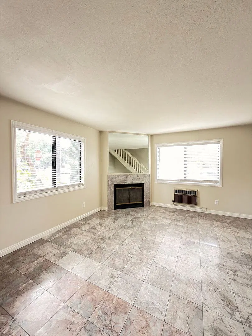3861 Howard — Photo 4