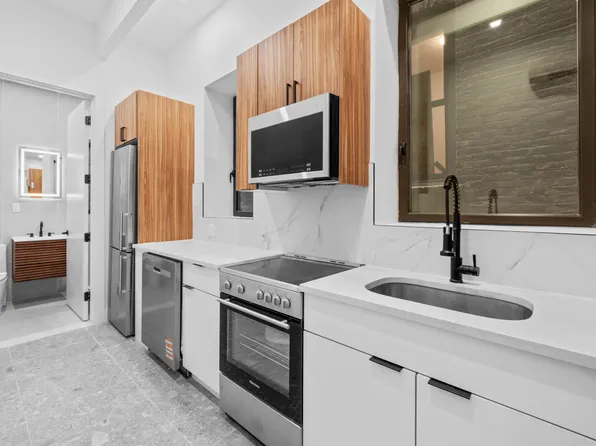 452 West 36th Street image 4 of 7