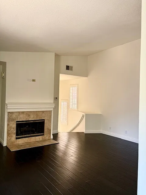 2 bed, 1033 sqft, $3,100 — Photo 3
